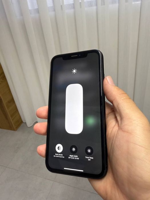 IPHONE XR 64gb Holati yaxshi! Yomkost 77 aybi yo’q obmen yo’qz