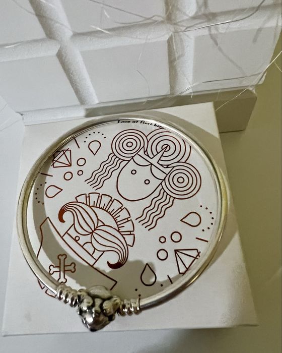 Твърда гривна Pandora Стич “Love at first bite”