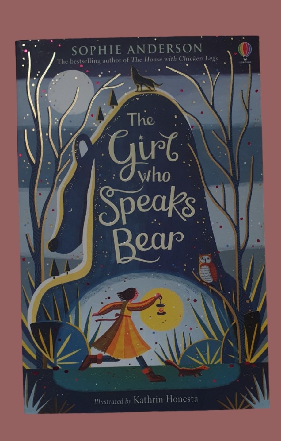 Продавам книга "The girl who speaks bear"