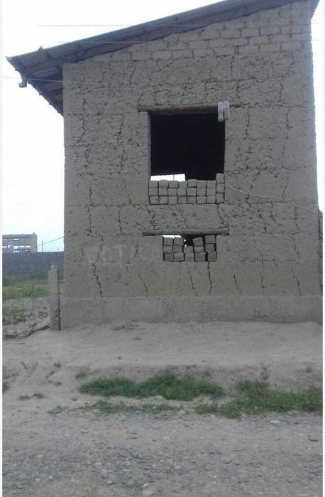Самарканд шахрида  2 хонали   2 кават майдон 600 м²  ховли сотилади.
