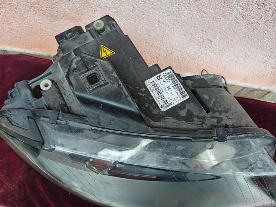 Far dreapta bixenon audi a3 8p