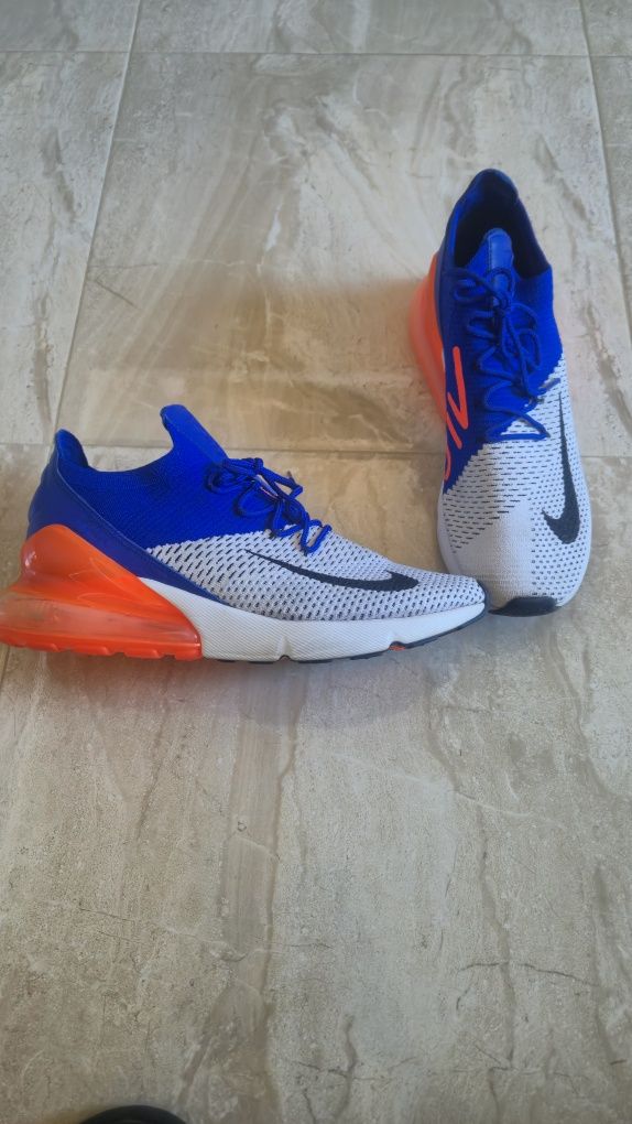 Чисто нови оригинални Nike 270
