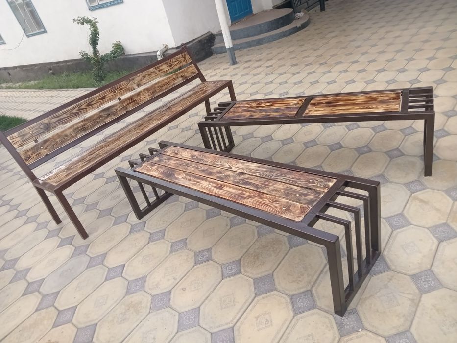 Уличная скамейка