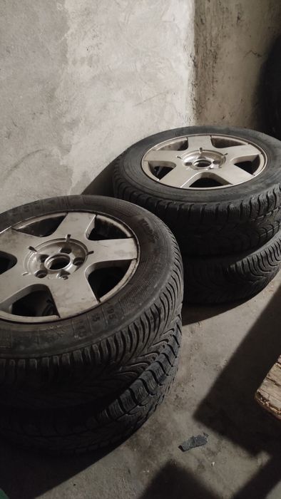 4бр. Оригинални джанти за VW 15" с хубави зимни гуми