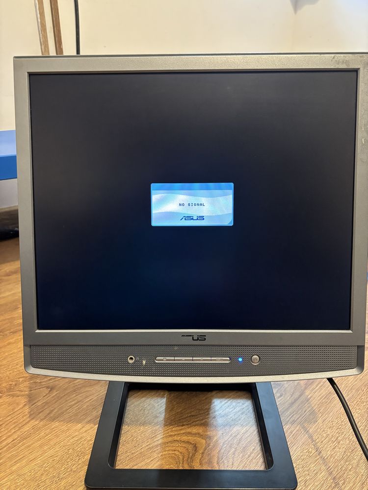 LCD monitor ASUS 17" cu difuzoare incorporate