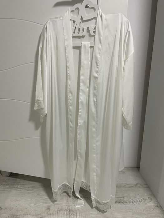 Vand umerase mire&mireasa si doua halate de mireasa