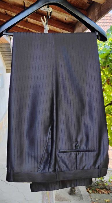 Vând costum bărbați