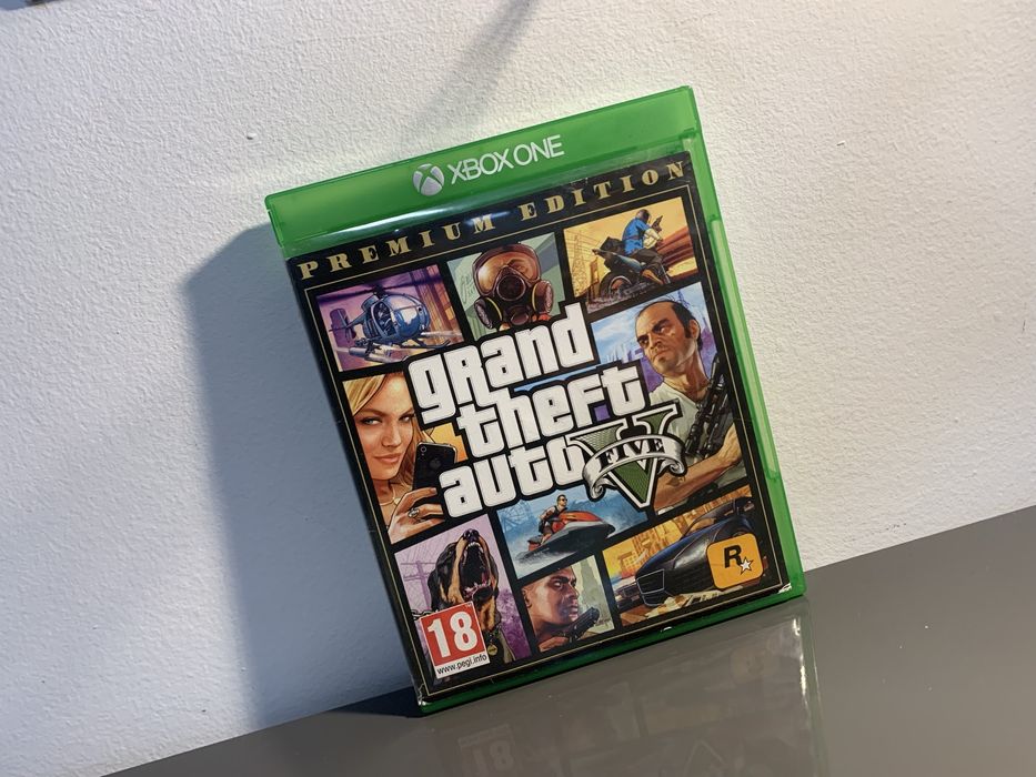 Xbox one + 2 controlare + gta 5 si halo 5