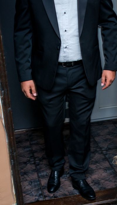 Официален костюм