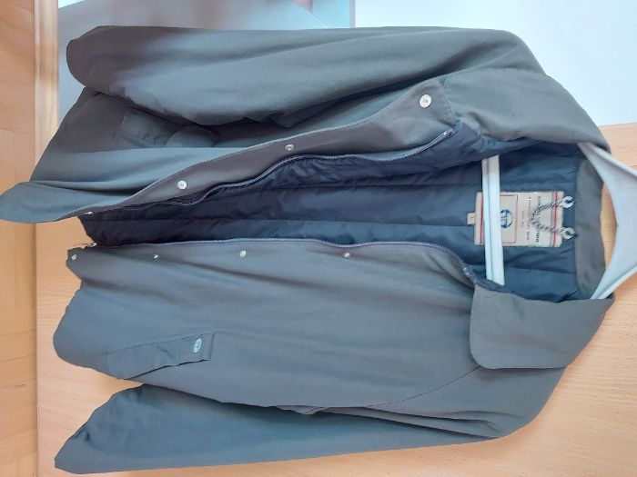 Продавам ново дамско пролетно-есенно яке донесено от Италия