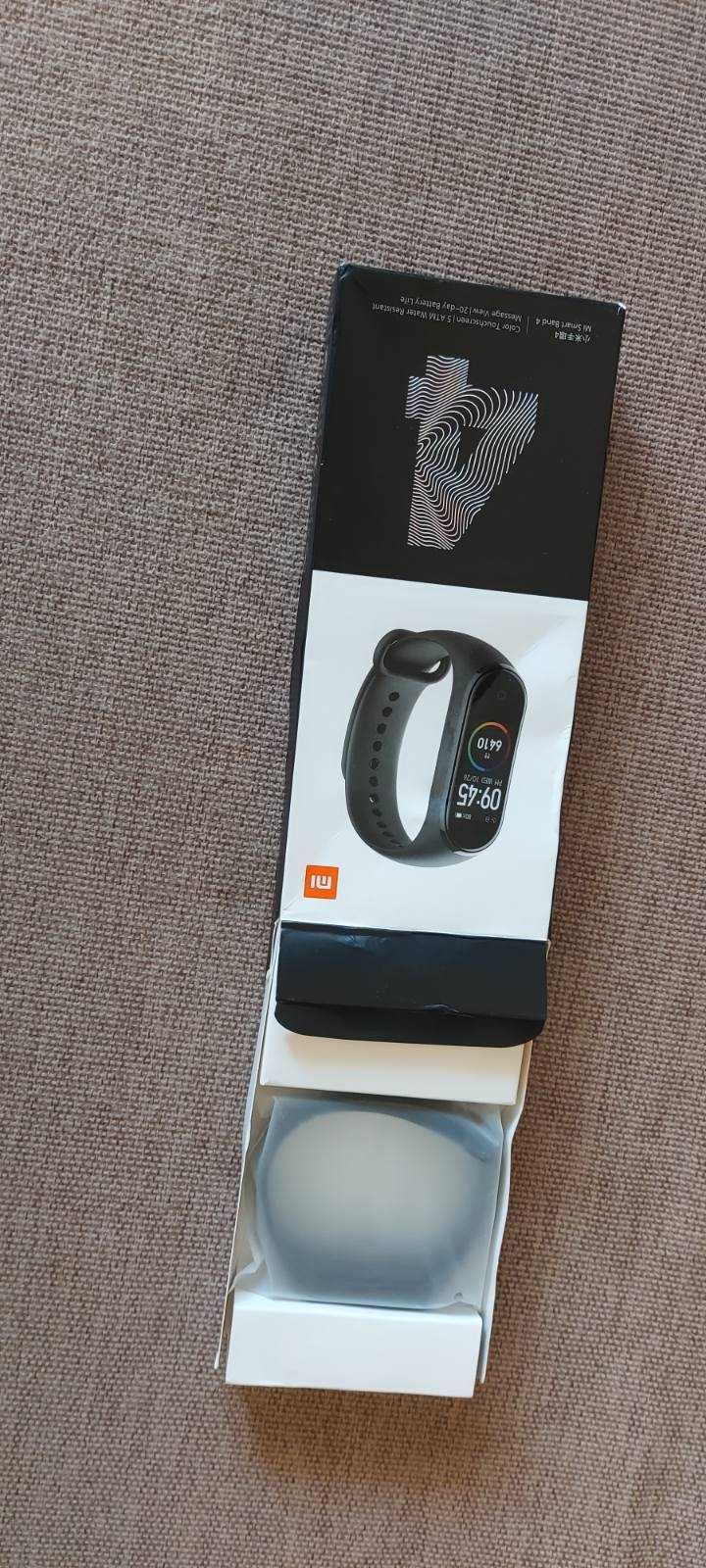 Фитнес гривна Xiaomi Mi Band 4