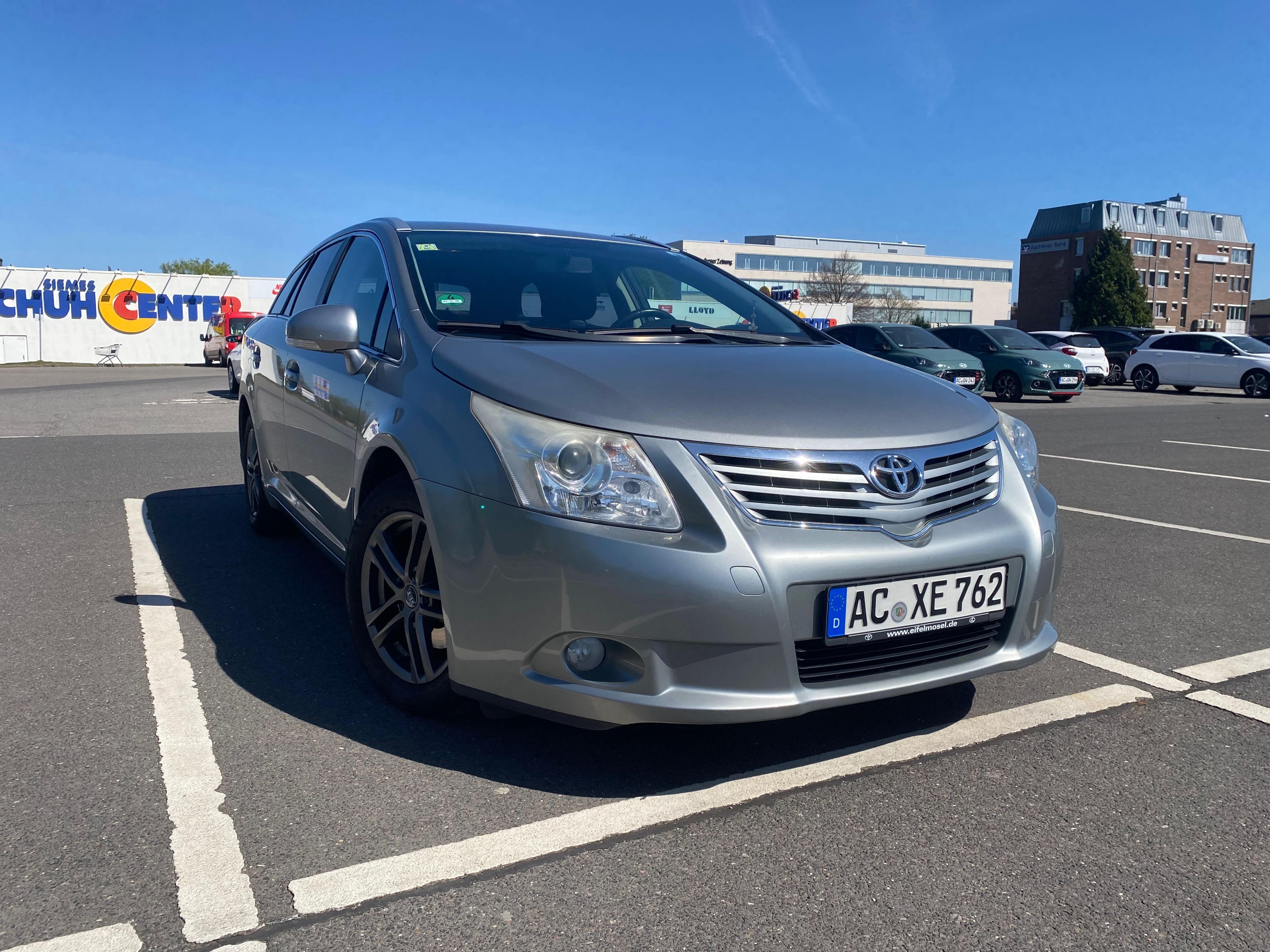 Toyota Avensis   Break T27 1.8 benzină  2010