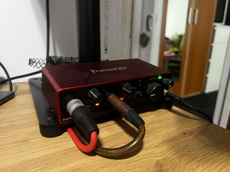 Placa audio Focusrite Scarlett 2i2 Studio (3rd Gen)