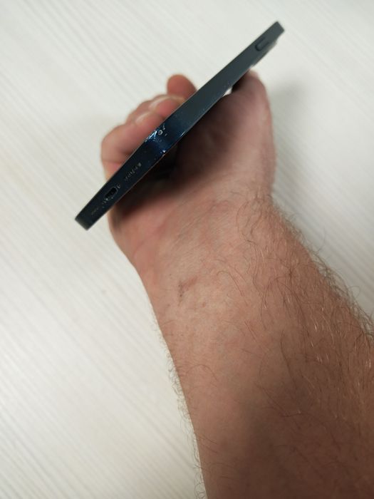 Vând iPhone 12 și Apple Watch SE gen 2