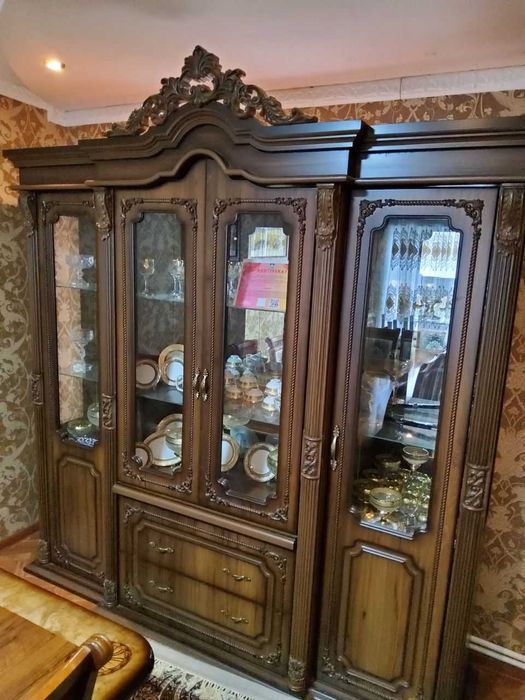 Stol stul 12 talik va mebel sotiladi