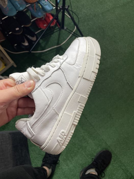 Adidasi albi sport