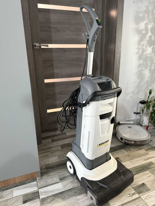 Aparat de curatat pardoseli cu suprafata mare KARCHER BR 4.300