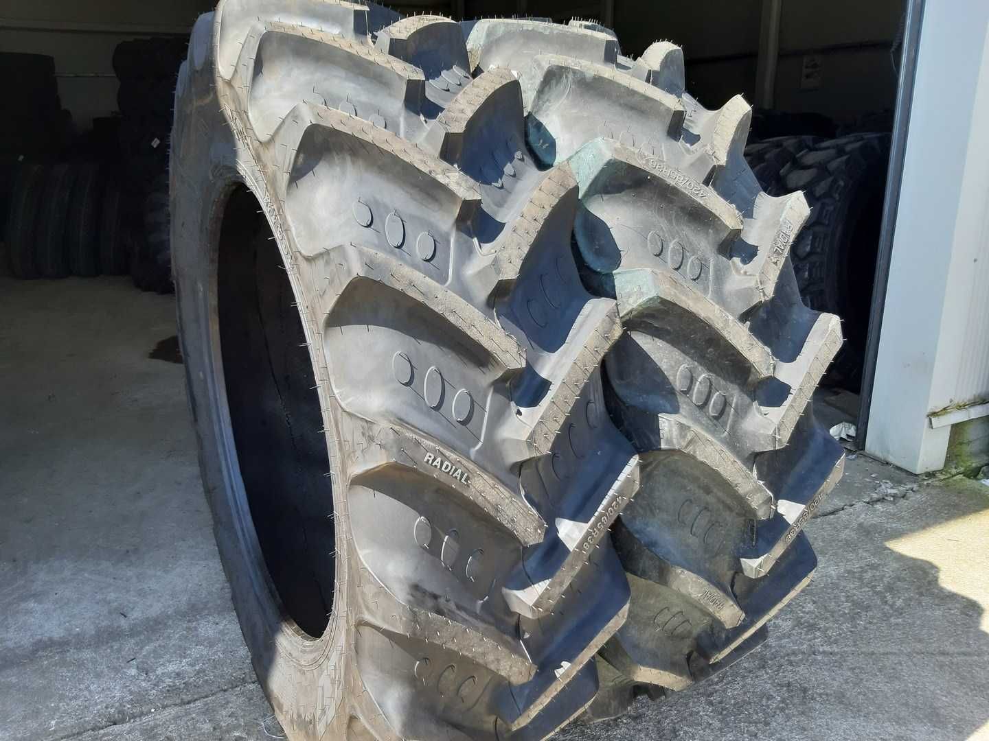 420/85R38 BKT AGRIMAX Cauciucuri agricole radiale tractor Deutz Same