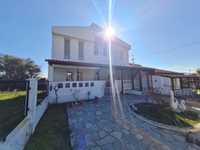 Продава 2ет къща с площ 110 м2 и двор 200 м2 в Аспровалта, Гърция