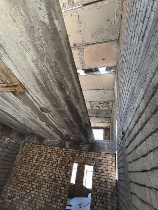 Продается 2 этажный дом в виде коробки в Ханабад. Ориентир 352 школа.