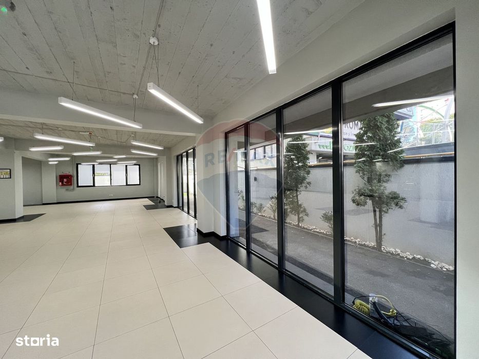 Spațiu comercial modern de închiriat / 2 locuri de parcare