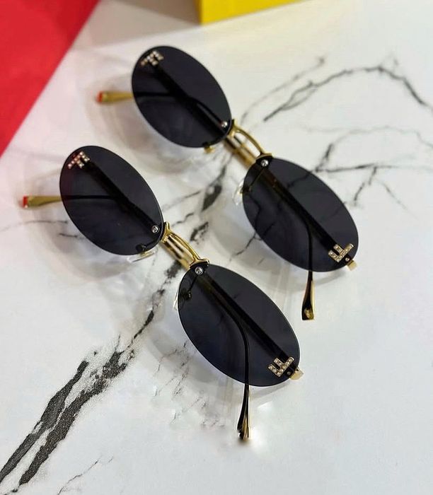 Дамски очила с лого