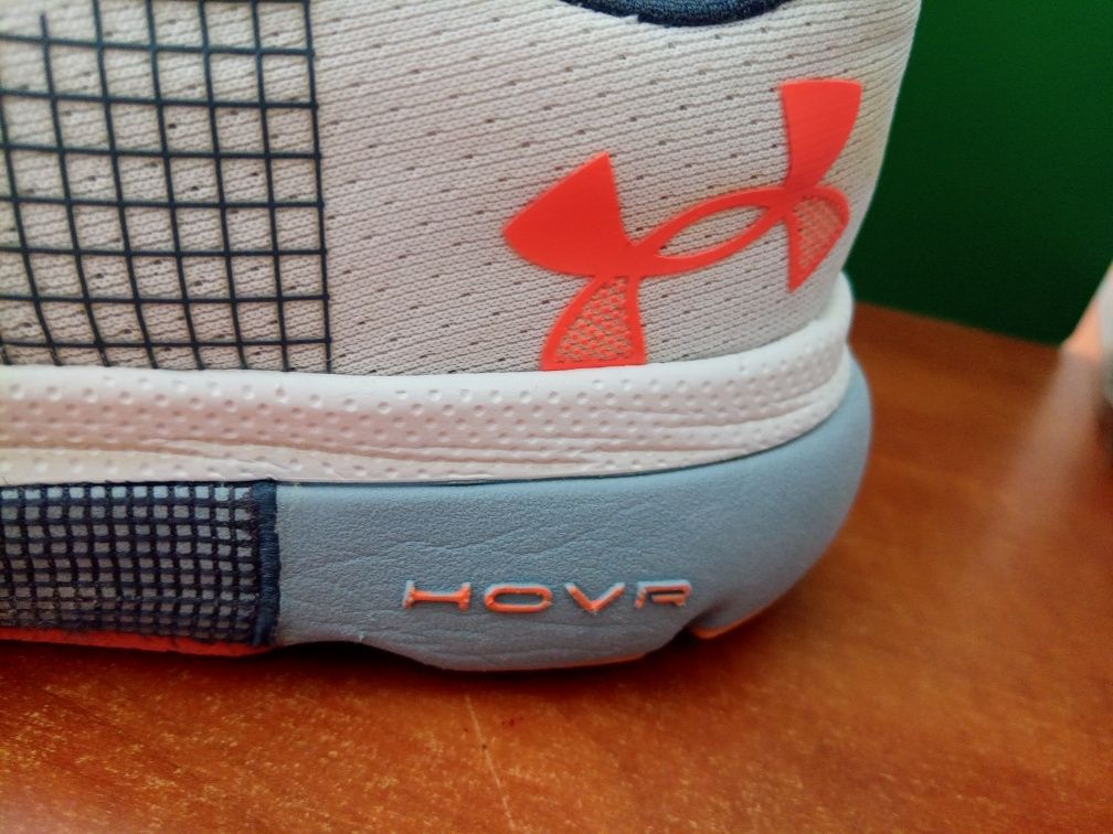Under Armour HOVR Infinite 4 Номер 39 Стелка 26 см. 100% Оригинални