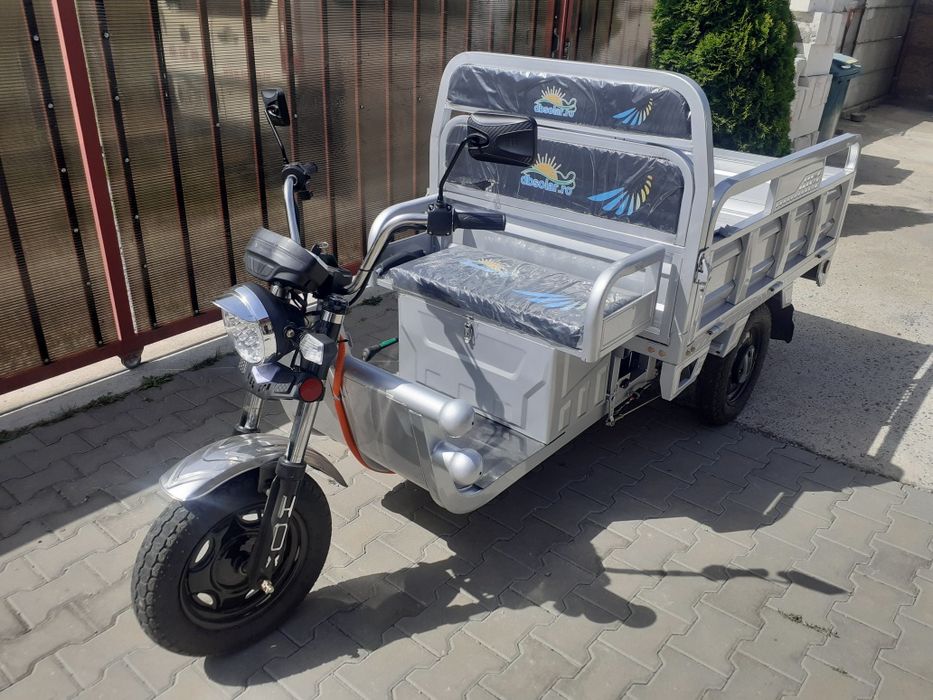Vând Triciclu Tuk tuk electric.