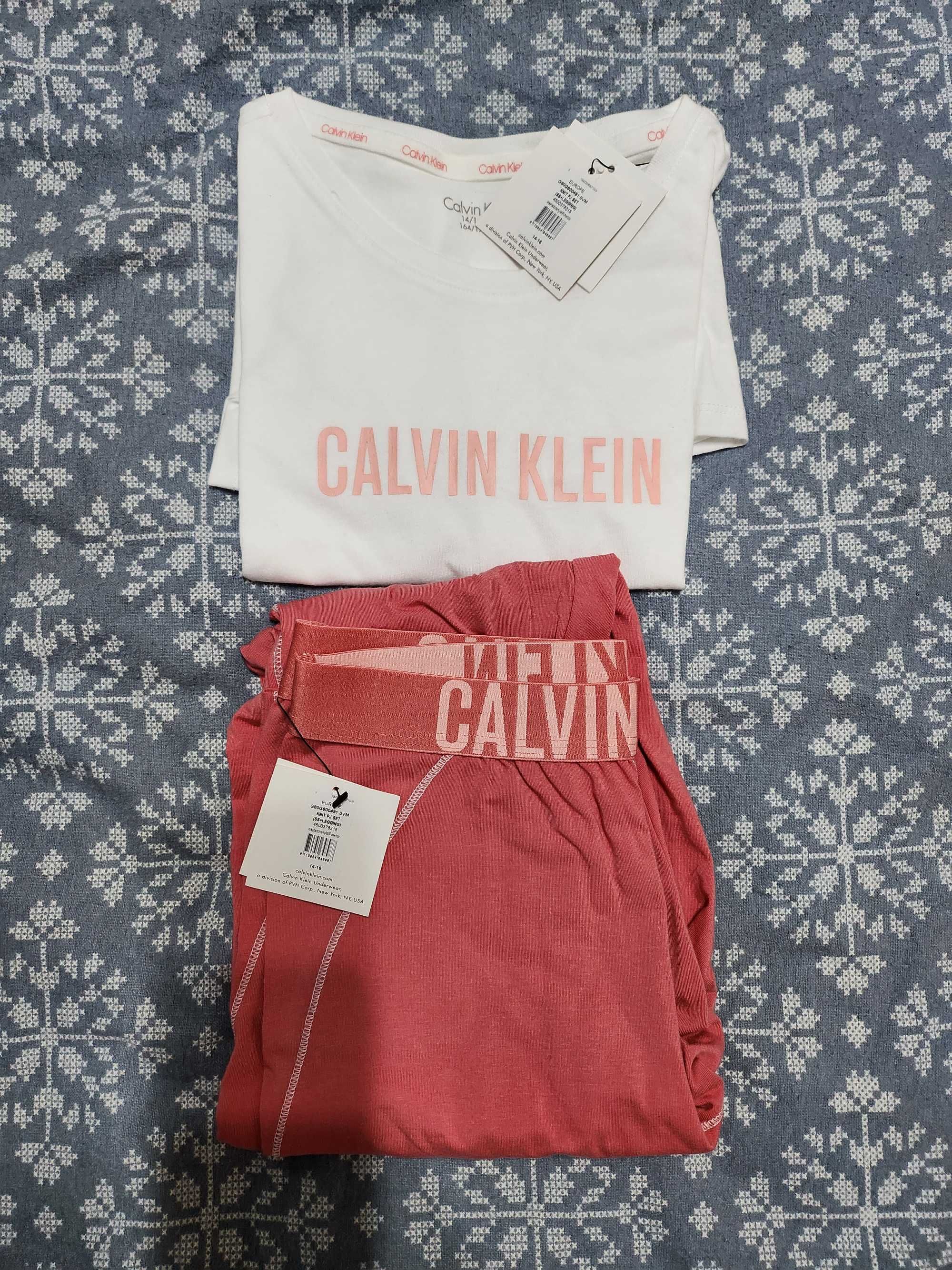 Спортен дамски екип на Calvin Klein