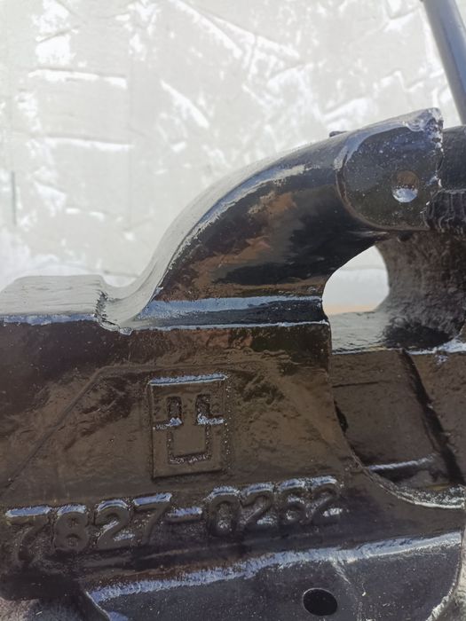 Продам тиски большие 20см*50см.