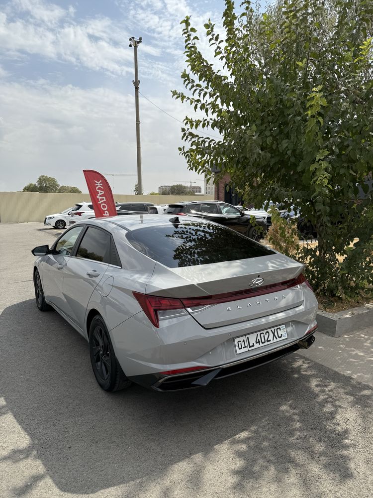 Hyundai elantra 2021 yil 83.000 km prabeg kraskasi toza zo'r holatda