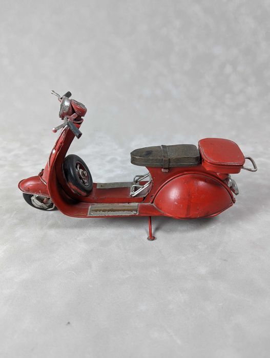 Jucarie sau obiect de colectie - scuter metalic vintage retro