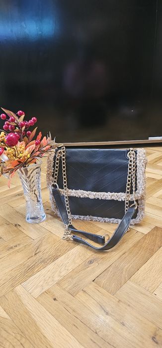 Черна дамска чанта