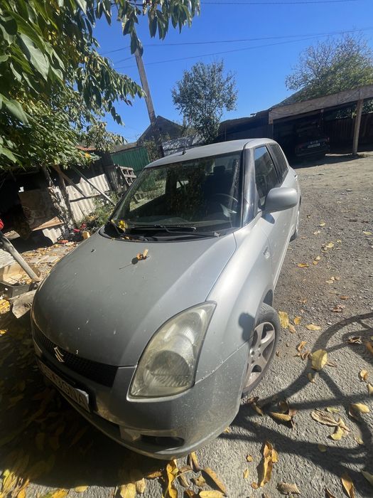 Vând suzuki SWIFT