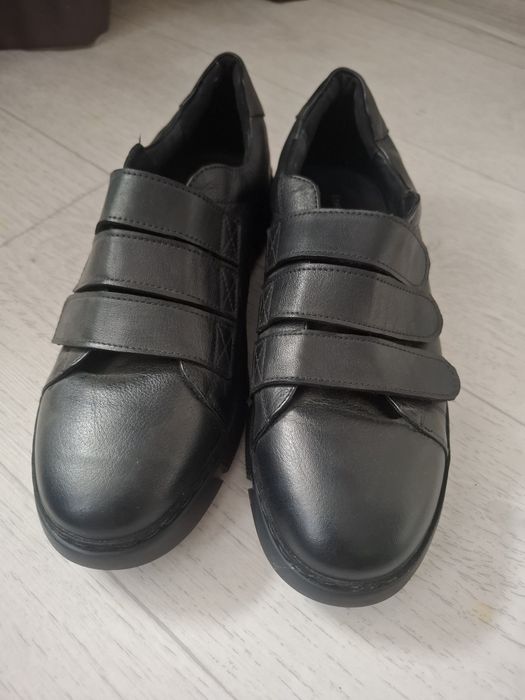 Продам кроссовки