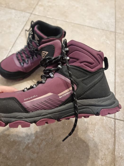 Vand bocanci dama Umbro mărimea 37