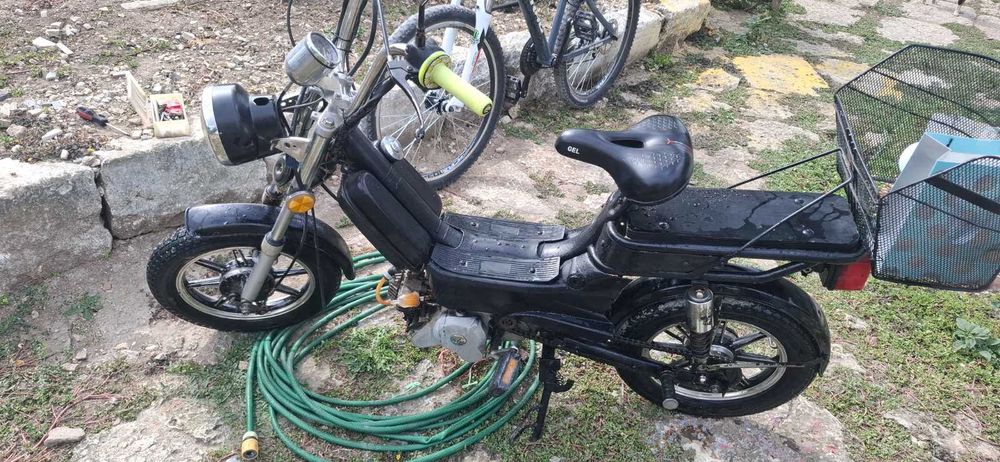 Продавам мотопед