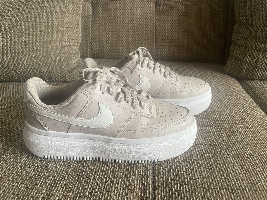 Adidasi Nike