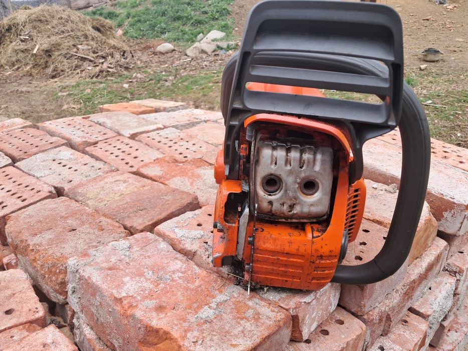Vând drujba husqvarna 440 x torq