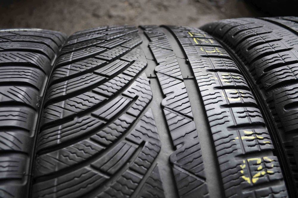 SET 4 Anvelope Iarna 225/40 R18 MICHELIN Pilot Alpin PA4 92V