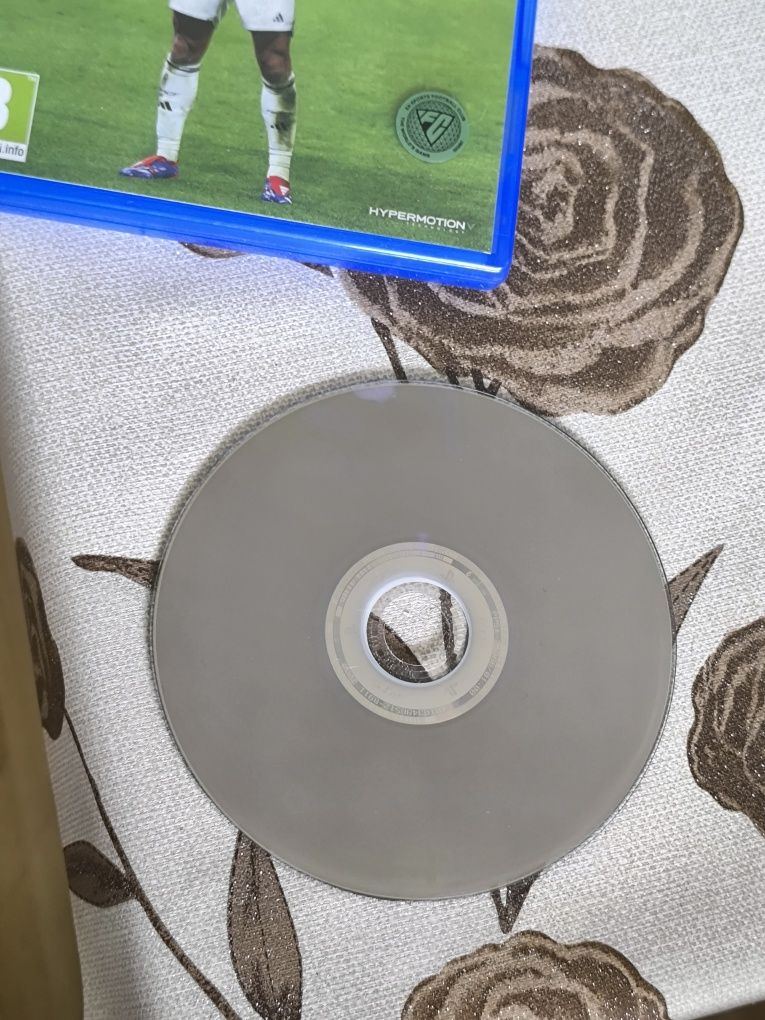 Продавам ЕA FC24 и EA FC25 PS5