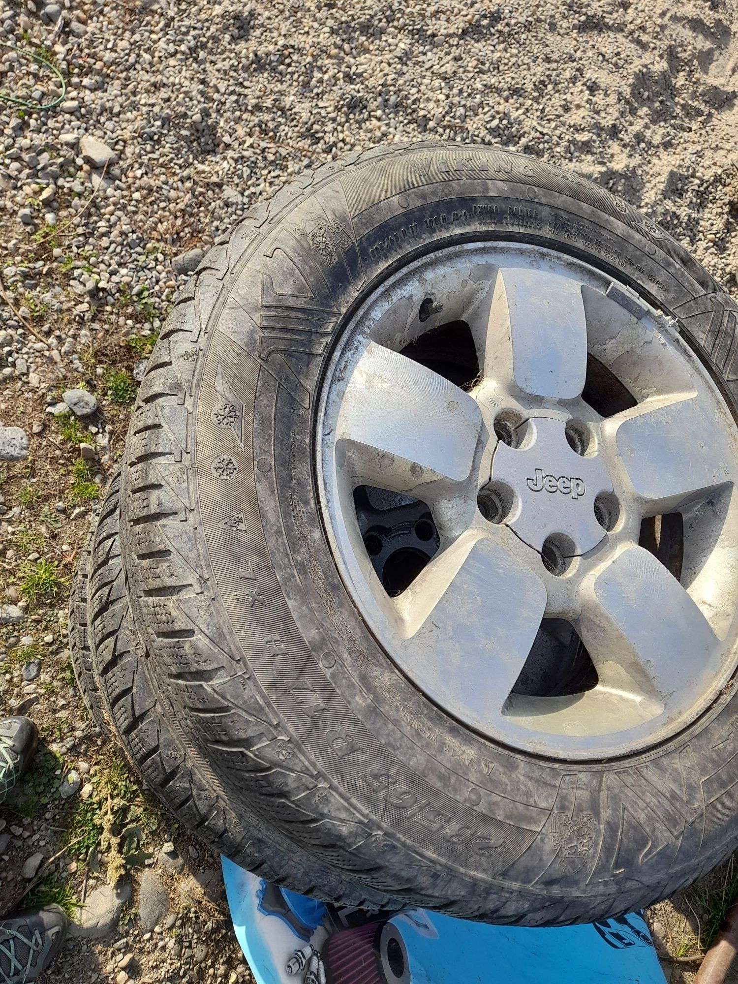 Vând 4 jante aliaj jeep grand cherokee cu cauciucuri 235 65 r17