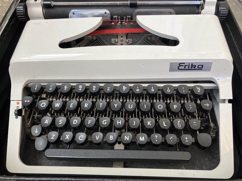 Masina de scris ERIKA