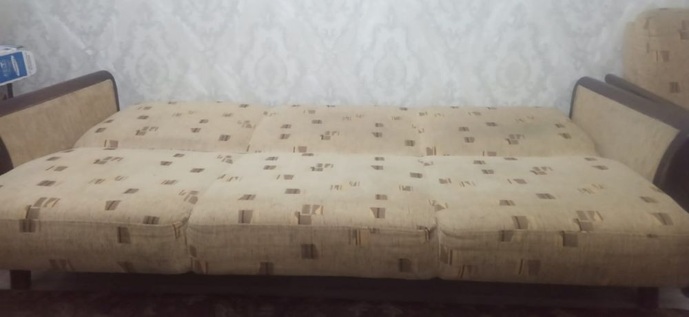Продаётся диван.