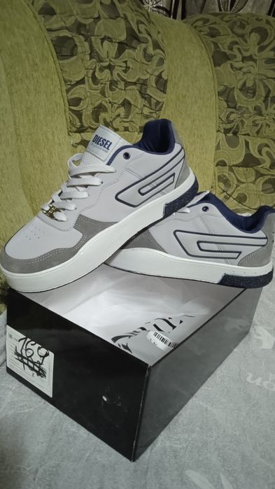 Продам новые кроссовки