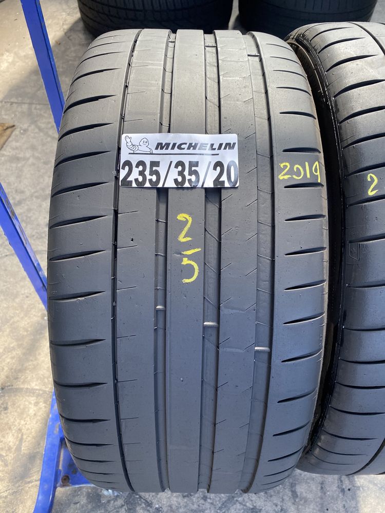 235/35/20 Michelin Vara