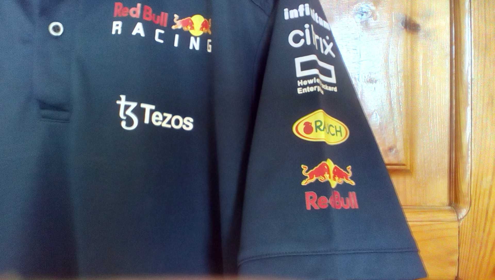 Продавам тениска Red Bull Formula 1 Racing Team