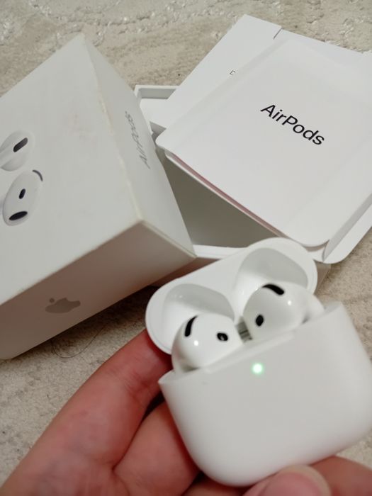 AirPods 4  продам