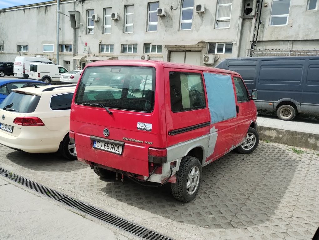 Vând Volkswagen multivan t4 2.5