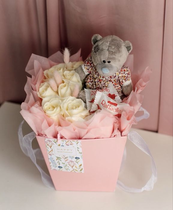 Коробочка с розами и тедди с доставкой в Павлодаре